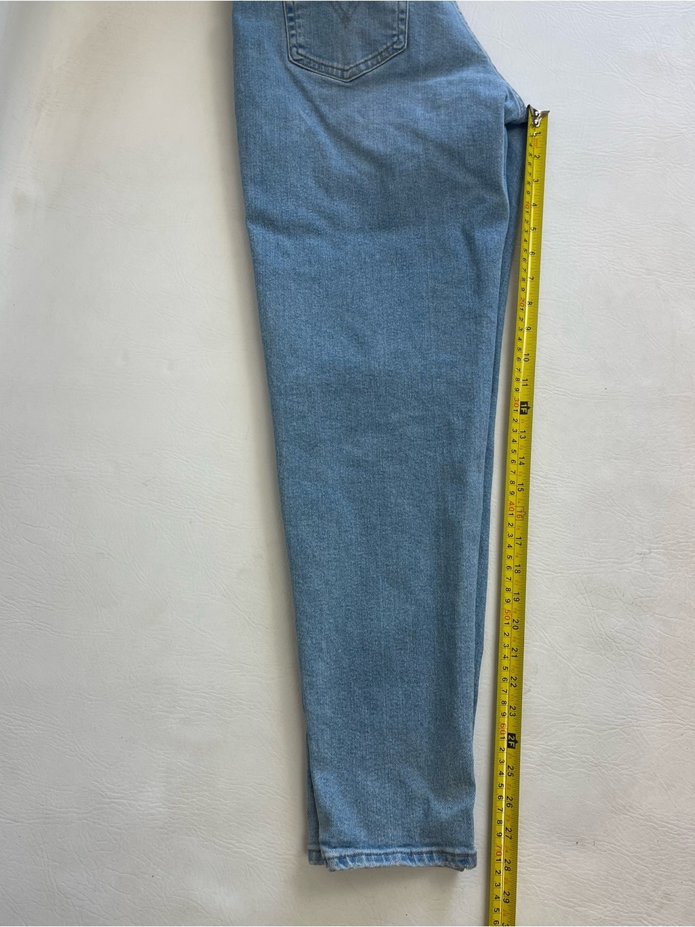 Levi’s High Waisted Mom Jeans W28 L29 Light Wash High Rise - Picture 12 of 14